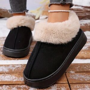 Women’s Black and Tan Faux Fur Slippers